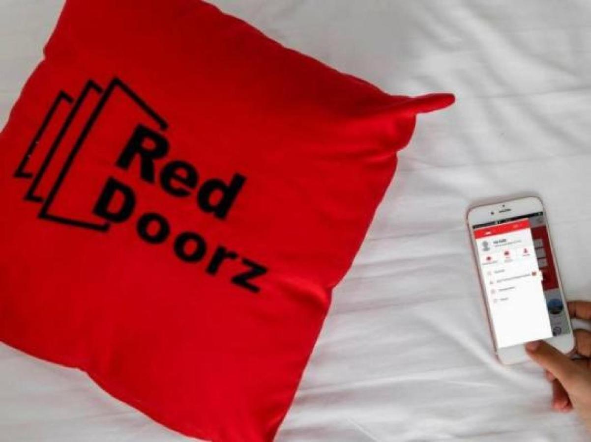 Reddoorz Plus @ Hertasning Area Макасар Экстерьер фото